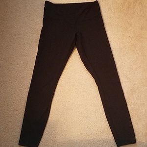 Size 6 lululemon black wunder unders